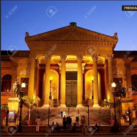 Lägenhet Piccola E Dimora Del Teatro Massimo Palermo