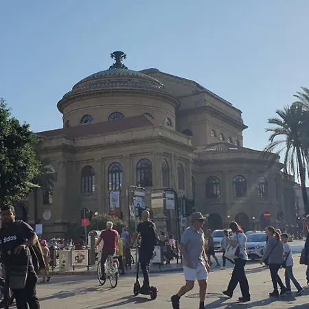 Lägenhet Piccola E Dimora Del Teatro Massimo